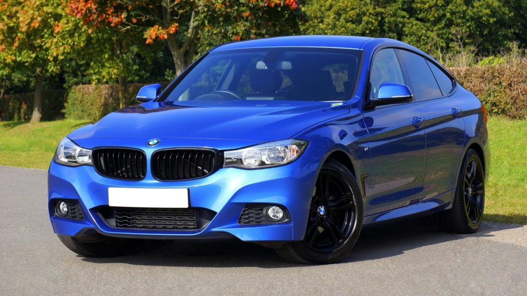 Voiture BMW de couleur bleue